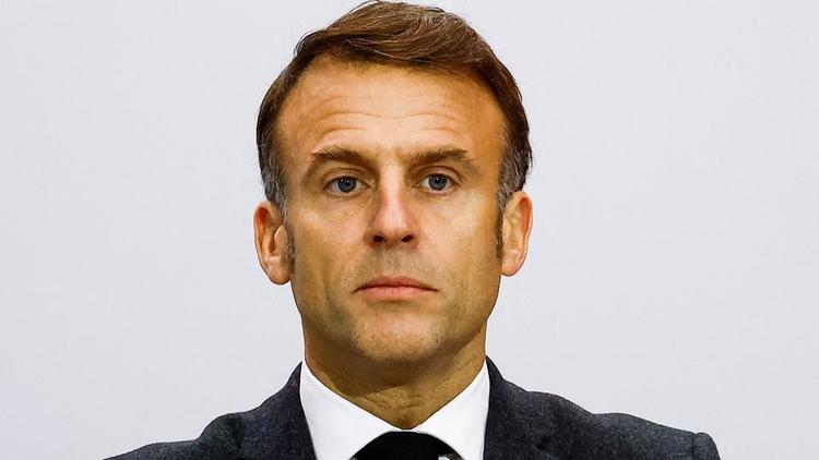 MACRON DEGAGE !