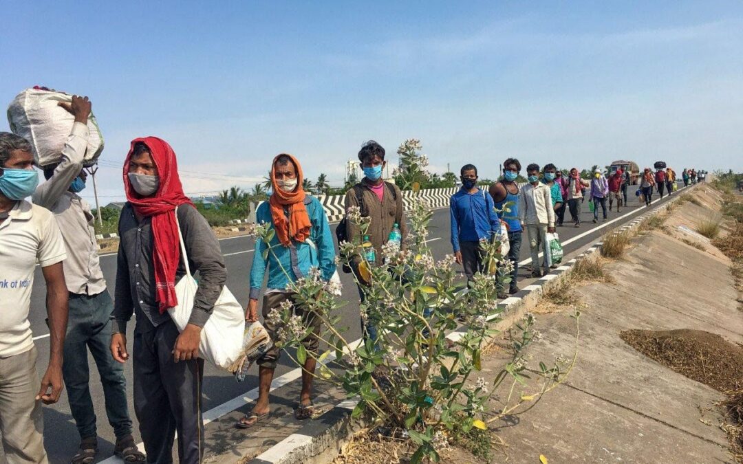 La longue marche des confinés ! Le sort des ouvriers, travailleurs des services et des paysans indiens à l’heure de la crise sanitaire.