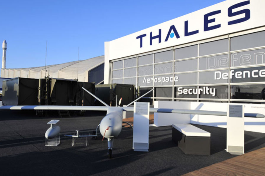 Jeunes et ouvriers de Thales